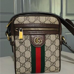 Gucci crossbody authentic